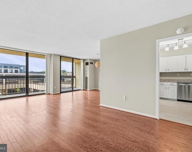 400 Madison Street - Photo Thumbnail 7