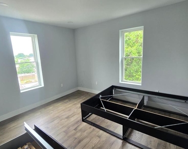 484 Shurs Lane - Photo Thumbnail 17