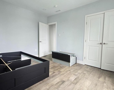 484 Shurs Lane - Photo Thumbnail 16