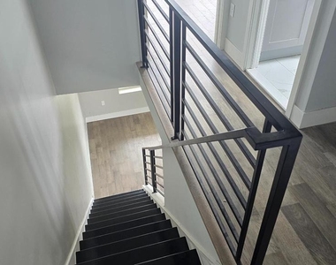 484 Shurs Lane - Photo Thumbnail 12