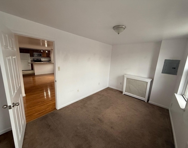 600 E Girard Avenue - Photo Thumbnail 4