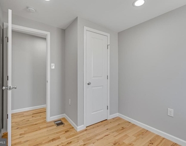 410 Diamond Street - Photo Thumbnail 10