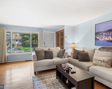 5432 Vicaris Street - Photo Thumbnail 4