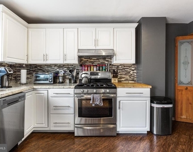 5432 Vicaris Street - Photo Thumbnail 6