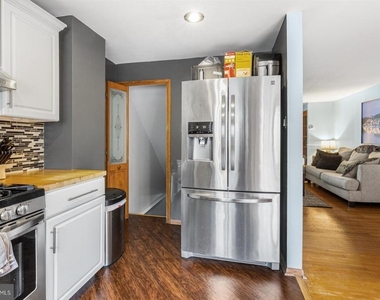 5432 Vicaris Street - Photo Thumbnail 9