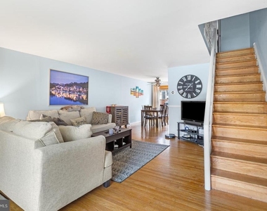 5432 Vicaris Street - Photo Thumbnail 2