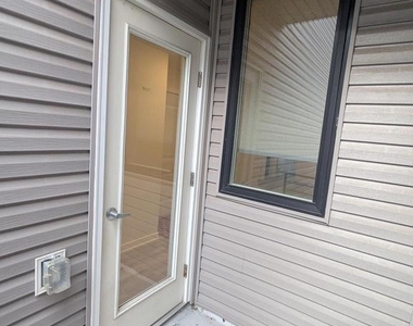 1524 Ridge Avenue - Photo Thumbnail 7