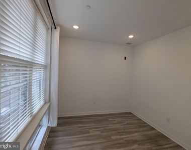 1524 Ridge Avenue - Photo Thumbnail 6