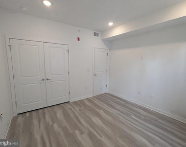 1524 Ridge Avenue - Photo Thumbnail 15