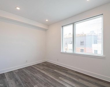 1245 Ridge Avenue - Photo Thumbnail 12