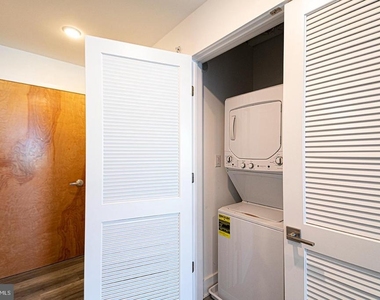 1245 Ridge Avenue - Photo Thumbnail 4