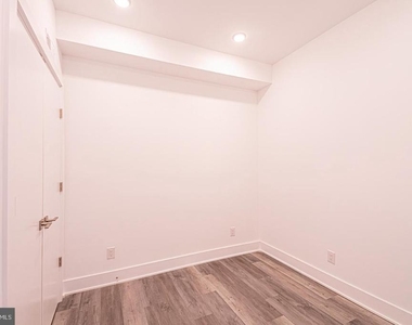 1245 Ridge Avenue - Photo Thumbnail 6