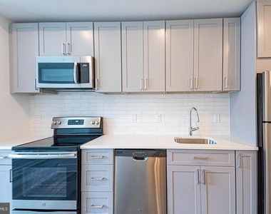 1245 Ridge Avenue - Photo Thumbnail 10