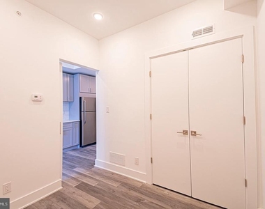 1245 Ridge Avenue - Photo Thumbnail 7