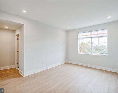 646 N 32nd Street - Photo Thumbnail 5