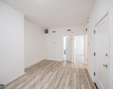 625 S 10th Street - Photo Thumbnail 2
