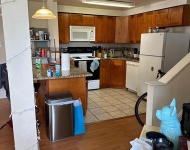 601 N 4 Street - Photo Thumbnail 1