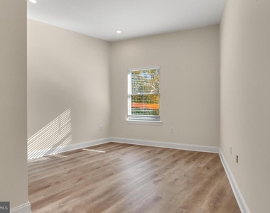 511 Gorgas Lane - Photo Thumbnail 14