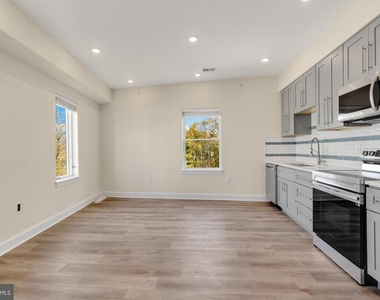 511 Gorgas Lane - Photo Thumbnail 3