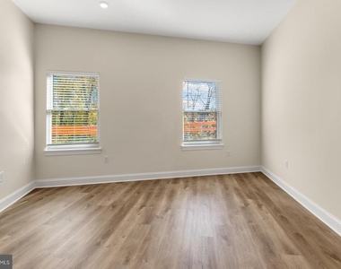 511 Gorgas Lane - Photo Thumbnail 10