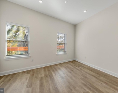 511 Gorgas Lane - Photo Thumbnail 8