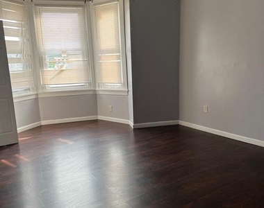 1333 S 49th Street - Photo Thumbnail 2
