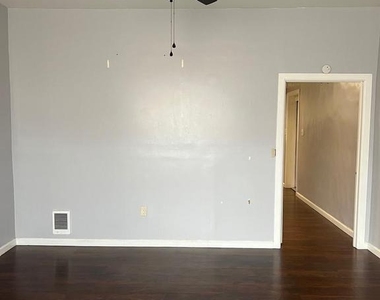1333 S 49th Street - Photo Thumbnail 4