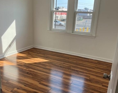 1418 Greeby Street - Photo Thumbnail 6