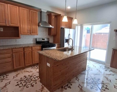 2628 E Harold Street - Photo Thumbnail 2