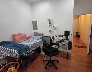 4047 Spring Garden Street - Photo Thumbnail 9