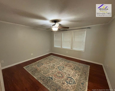 213 Marshall Road - Photo Thumbnail 12
