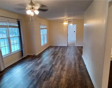 211 Sheffield Court - Photo Thumbnail 11