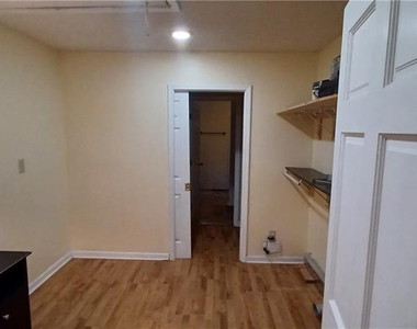 211 Sheffield Court - Photo Thumbnail 3