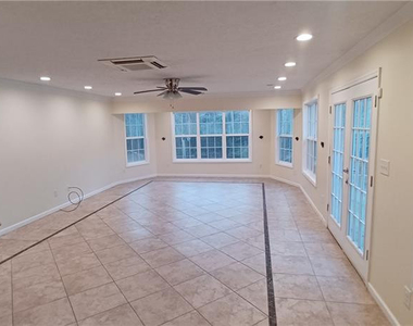 211 Sheffield Court - Photo Thumbnail 9