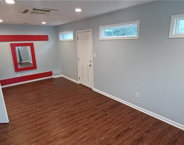 211 Sheffield Court - Photo Thumbnail 10