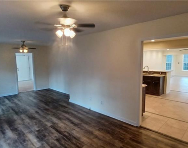 211 Sheffield Court - Photo Thumbnail 6
