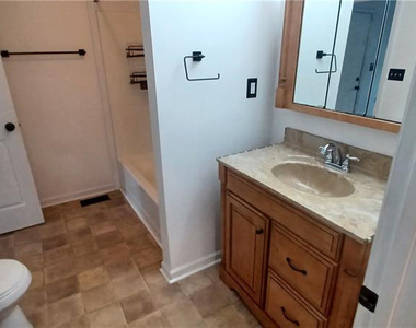 211 Sheffield Court - Photo Thumbnail 4