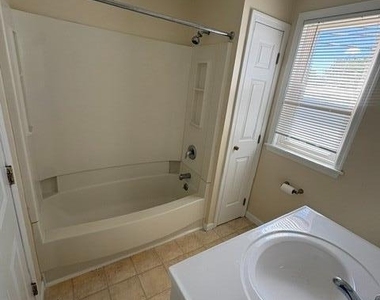 822 North Street - Photo Thumbnail 10