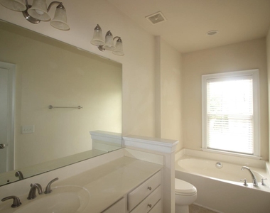 7745 Acc Boulevard - Photo Thumbnail 13