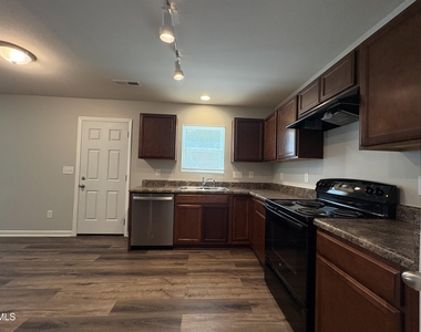 1412 Tamarino Drive - Photo Thumbnail 7