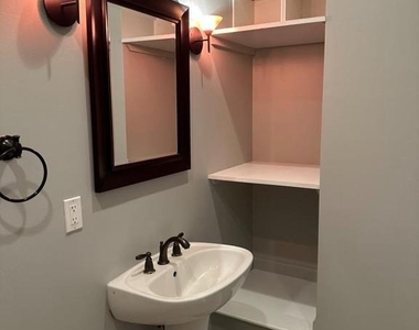 8 W Oakland Avenue - Photo Thumbnail 11
