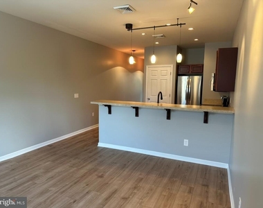 8 W Oakland Avenue - Photo Thumbnail 2
