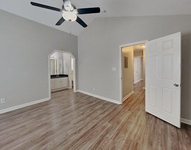 5169 Parkerwood Drive - Photo Thumbnail 5