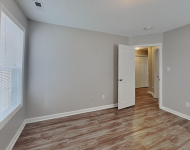 5169 Parkerwood Drive - Photo Thumbnail 11