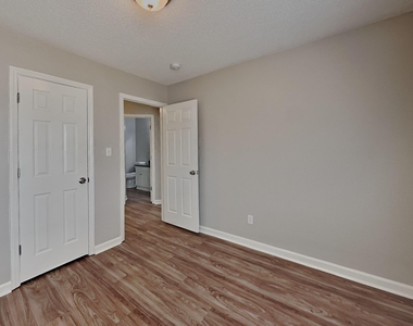 5169 Parkerwood Drive - Photo Thumbnail 13