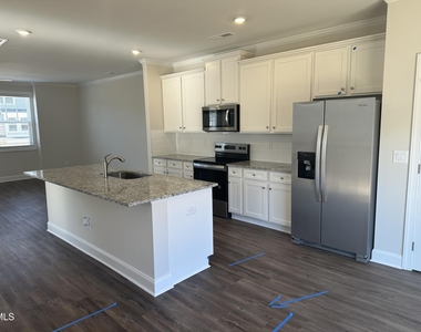 5300 River Reach Drive - Photo Thumbnail 3