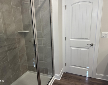 5300 River Reach Drive - Photo Thumbnail 18