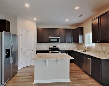 923 Avondale Drive - Photo Thumbnail 3