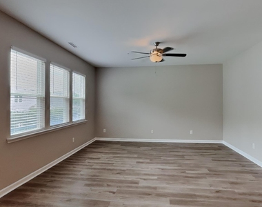 923 Avondale Drive - Photo Thumbnail 1