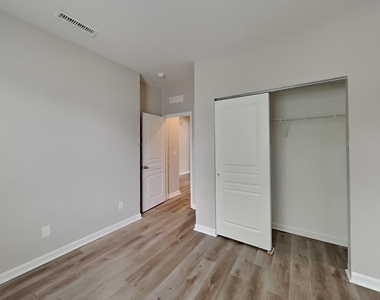 923 Avondale Drive - Photo Thumbnail 8